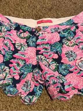 Lilly Pulitzer Pink Navy Floral Scallop Hem Shorts